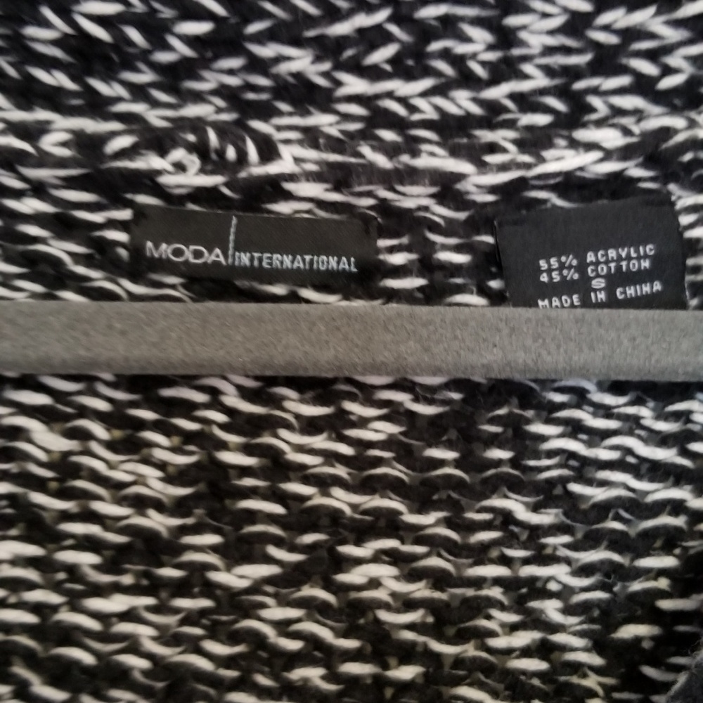 MODA International sweater (sm) - Picture 3 of 3
